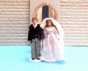 Dolls house Bride and Groom